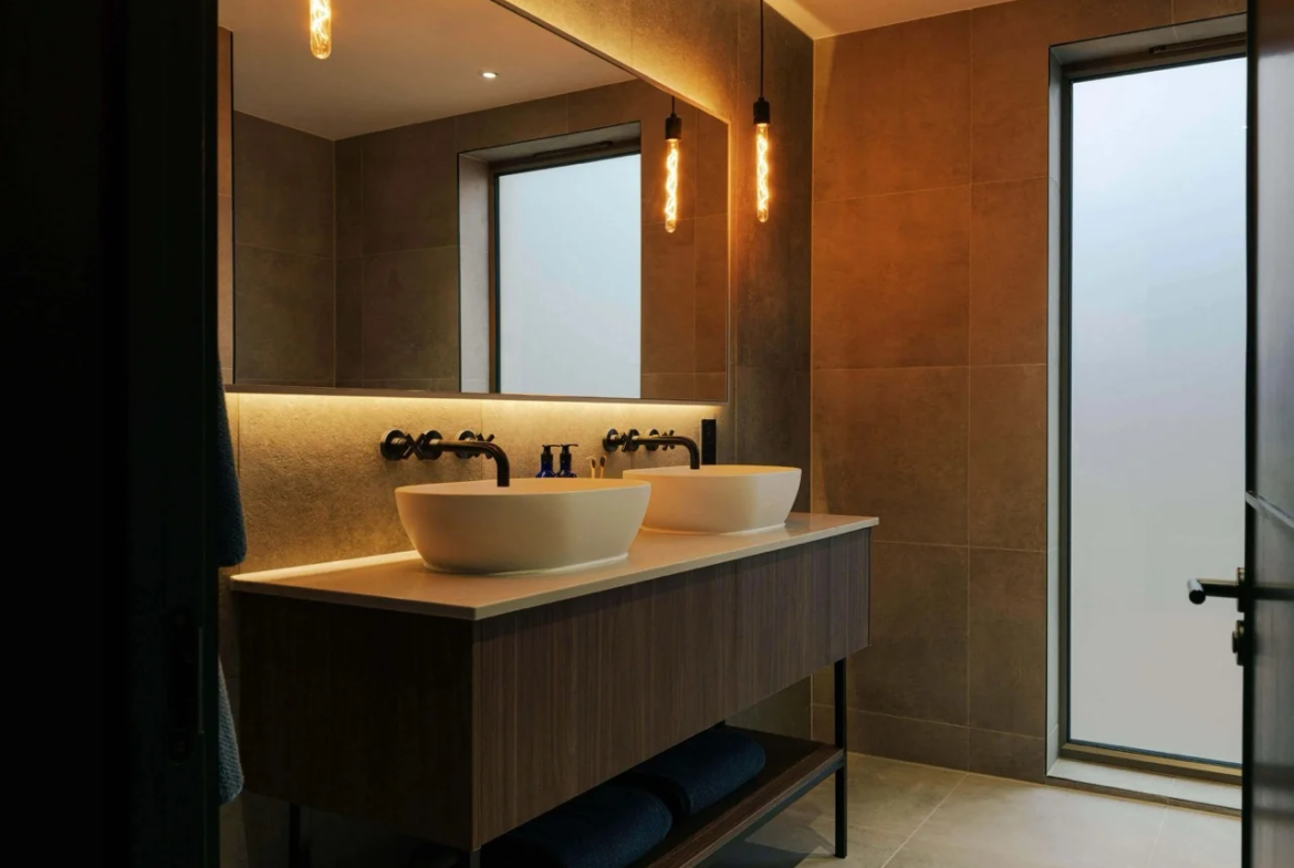 Trent Park Walled Gardens Ensuite Bathroom Double Basin Enfield En4