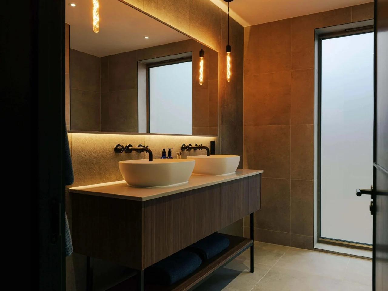 trent-park-walled-gardens-ensuite-bathroom-double-basin-enfield-en4 Trent Park Walled Gardens Ensuite Bathroom Double Basin Enfield En4