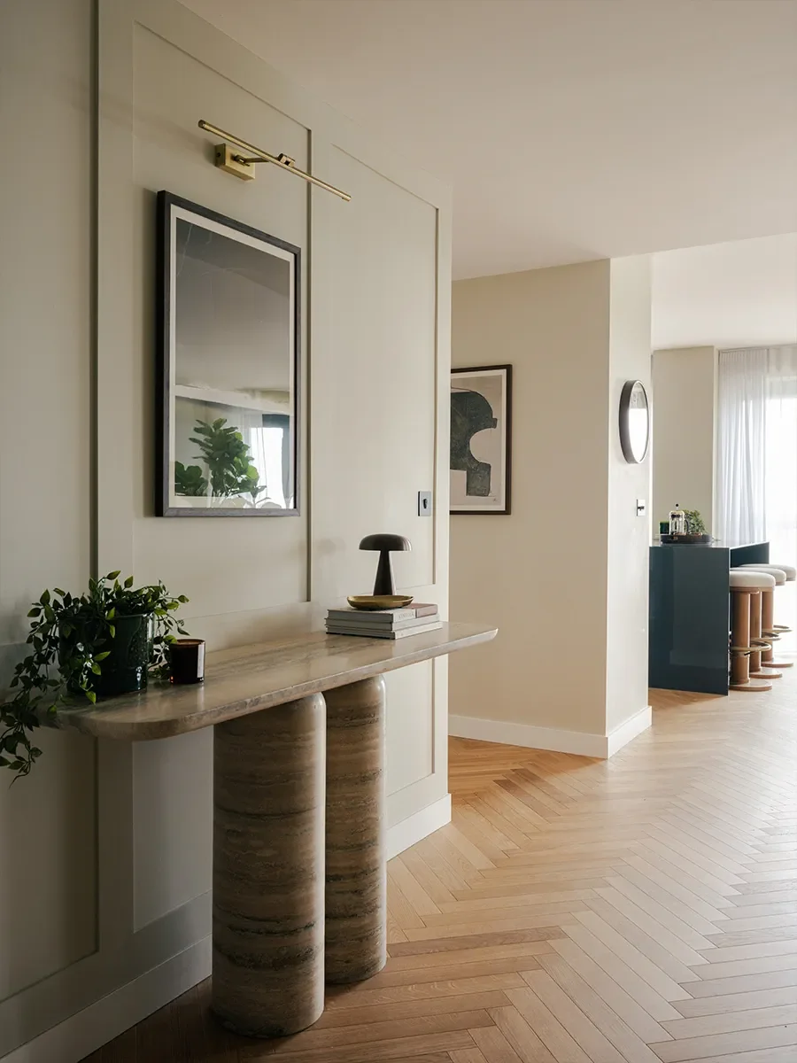 Woodberry Down Crown Collection Penthouse Entrance Hallway London N4